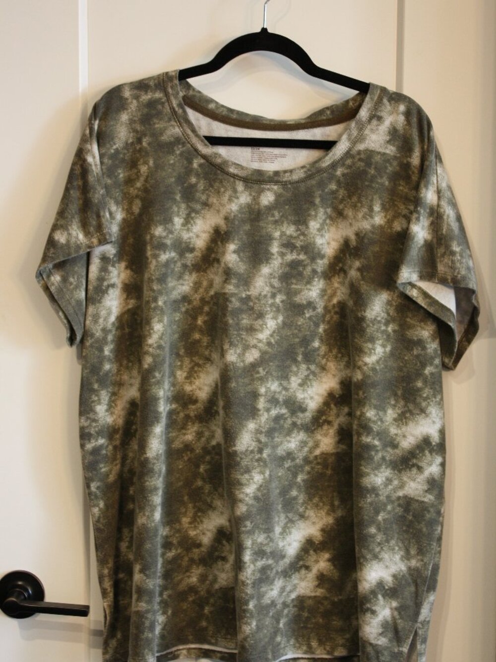 Lane Bryant, LIVI collection, Short Sleeve Sweat Shirt, size 22/24, Camo